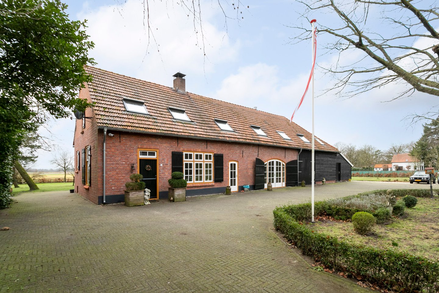 Bekijk foto 2 van Nieuw-Ginnekensebaan 6