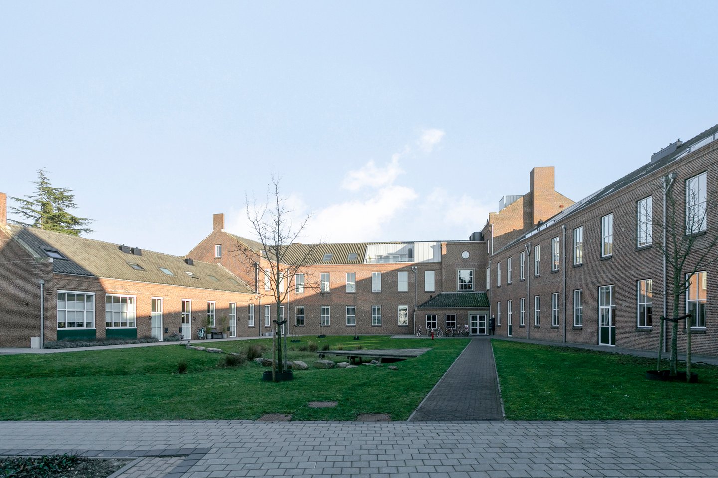 View photo 2 of Laan van Henegouwen 83