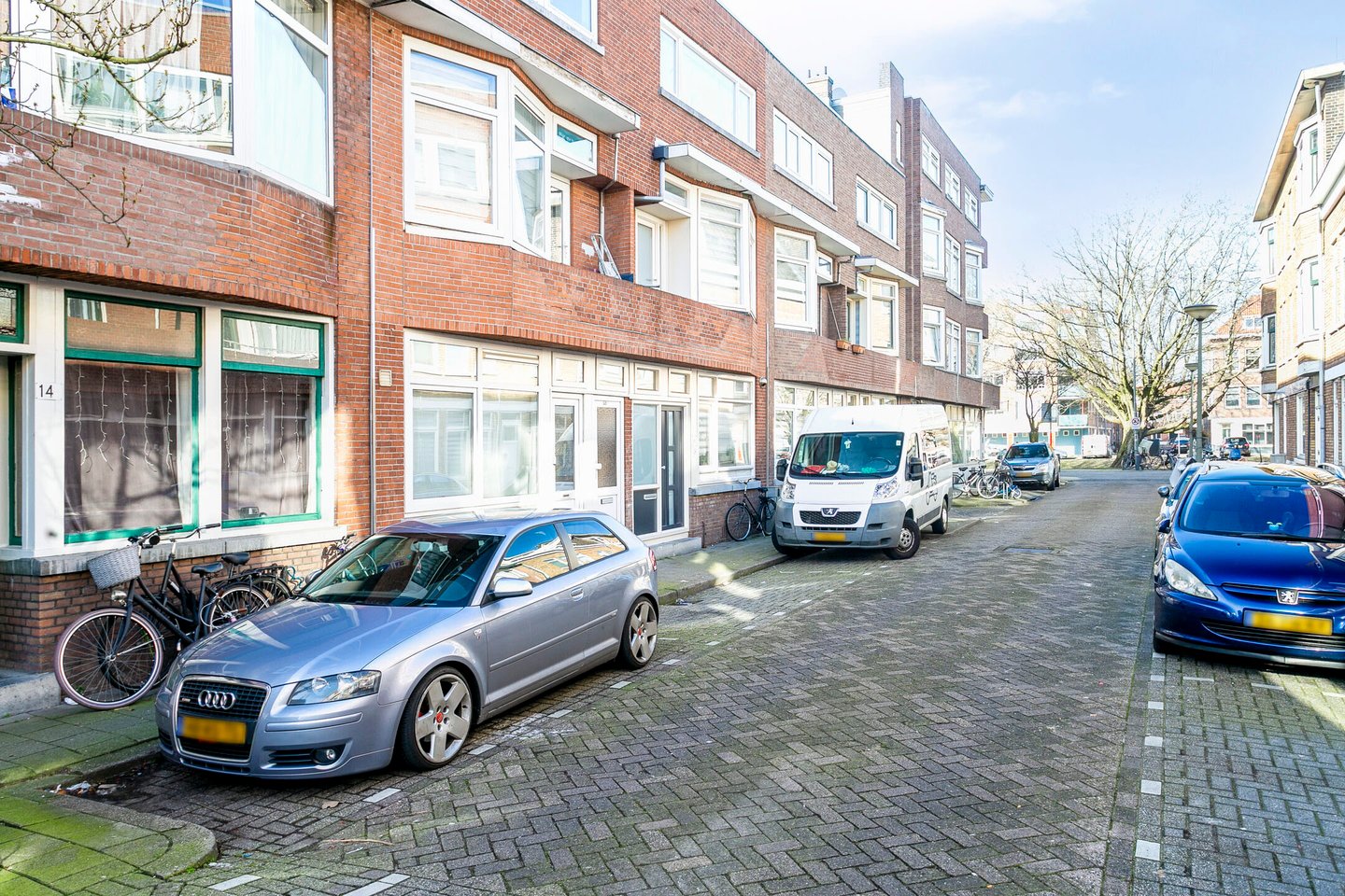 View photo 1 of Halleystraat 12 b