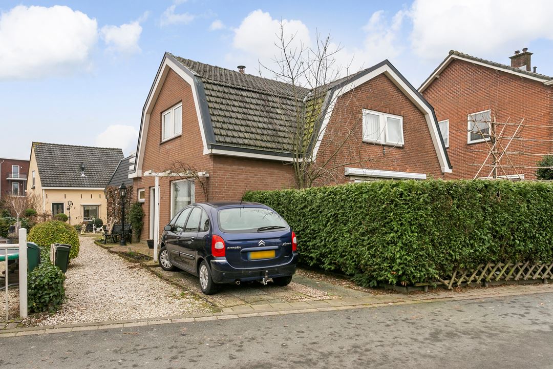 Huis Te Koop: Noordeinde 139 2371 CP Roelofarendsveen [funda]