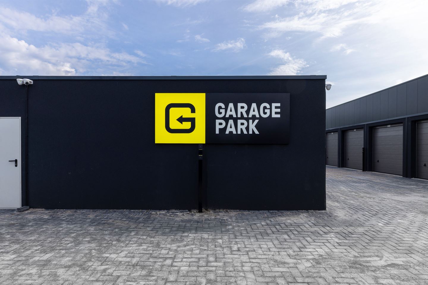 View photo 4 of Garagepark Emmen