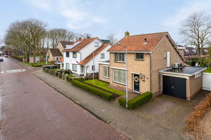 Bekijk foto 34 van Emmastraat 9