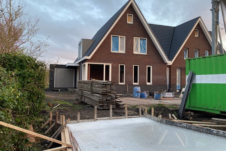 Eerste Hoefweg 6 *