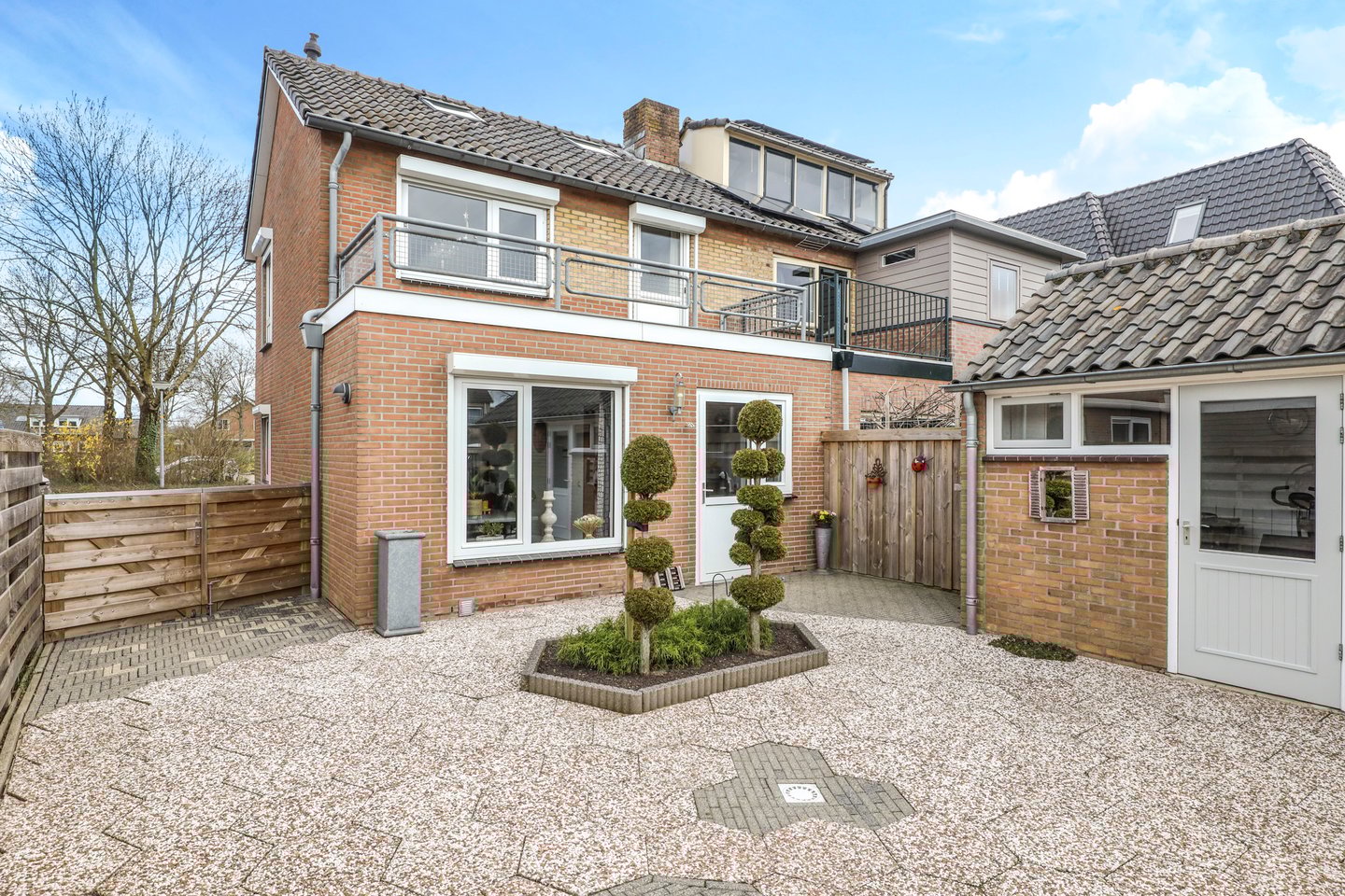 Bekijk foto 1 van Onze Lieve Vrouwestraat 25
