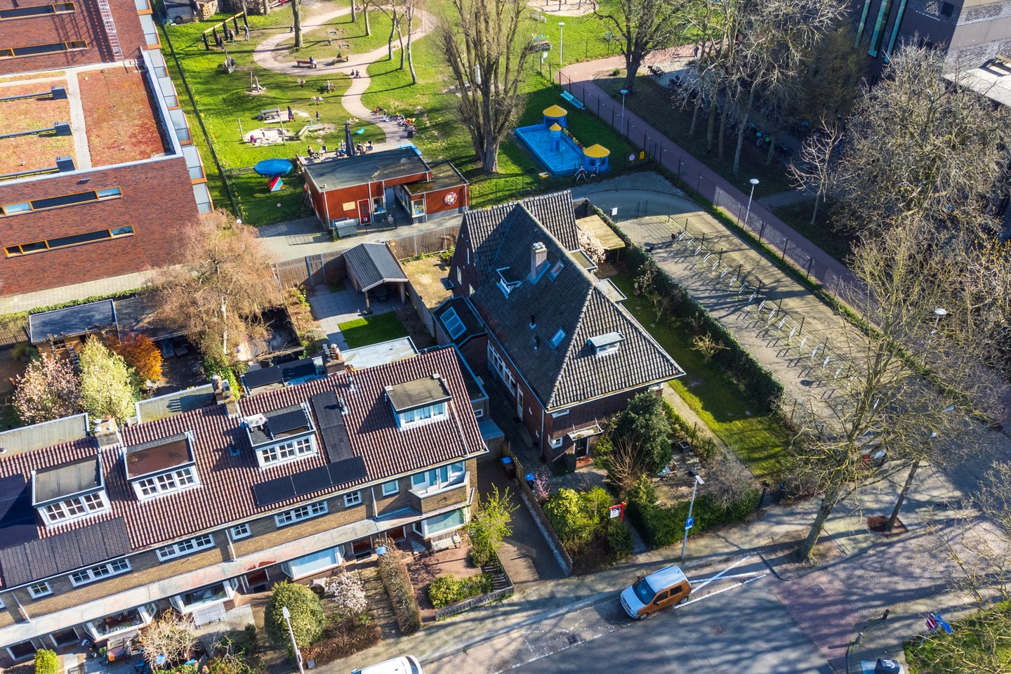 Bekijk foto 1 van Prof. Dr. Magnuslaan 4