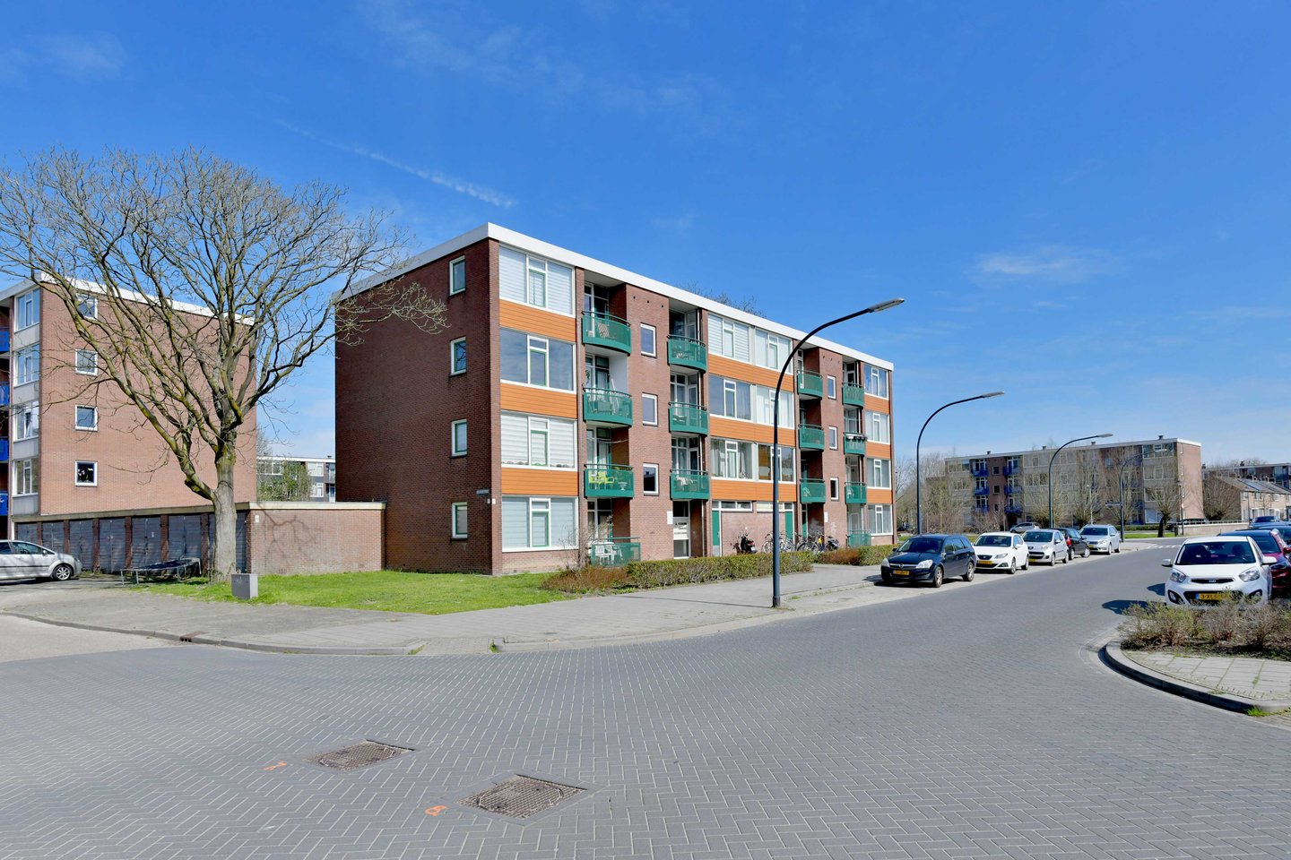 Bekijk foto 1 van Deltalaan 179