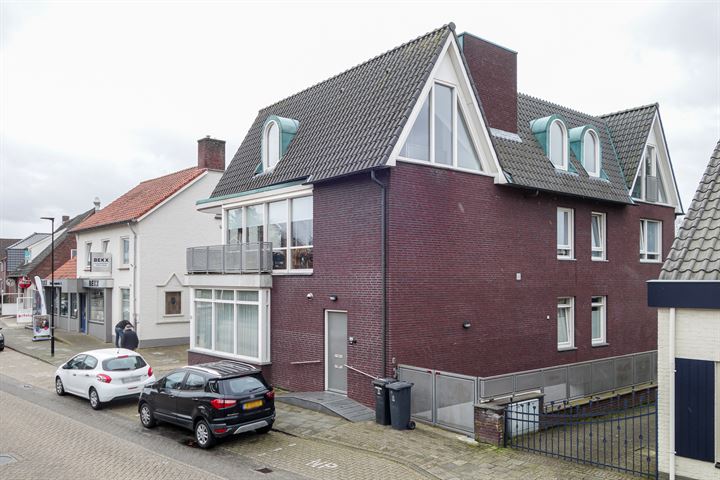 Bekijk foto 1 van Emmastraat 64