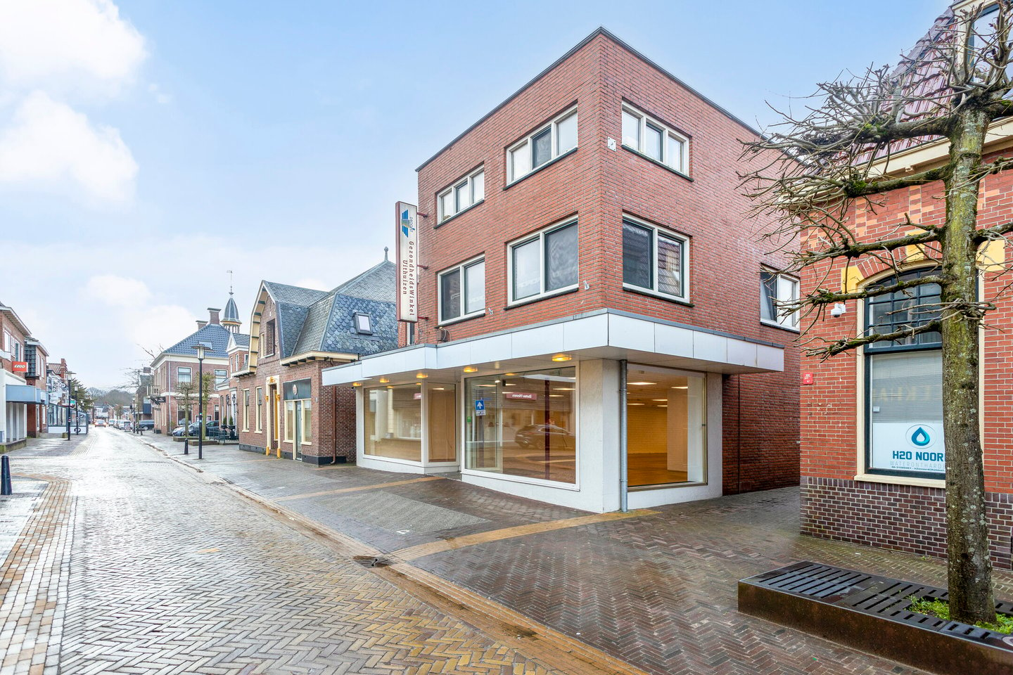 Bekijk foto 2 van Hoofdstraat-Oost 10