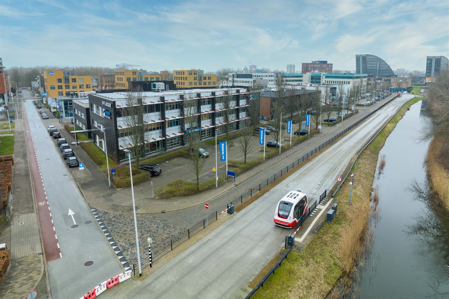 Bekijk foto 4 van Rivium 2e straat 2-2