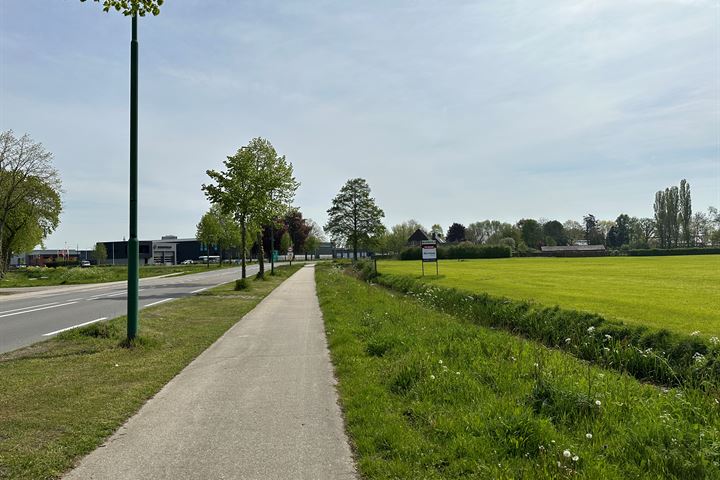 Bekijk foto 2 van Oeffeltseweg 2-C