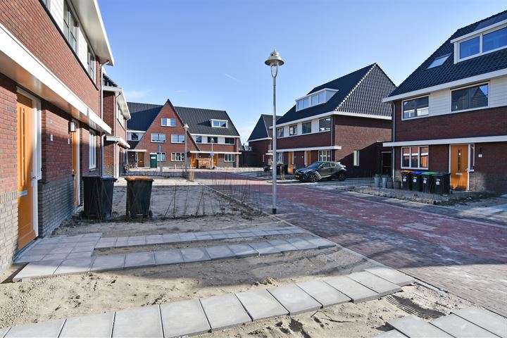 Bekijk foto 37 van Abdis Heilwichstraat 9