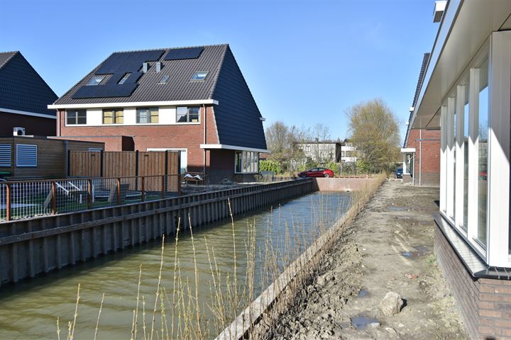 Bekijk foto 39 van Abdis Heilwichstraat 9