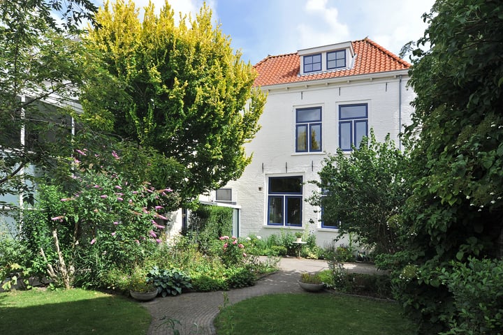 Burgwal 105