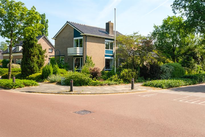 Bekijk foto 4 van Meester van Ekstraat 1