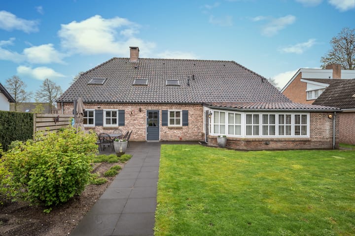 Photo 12 of Leeuwstraat 88