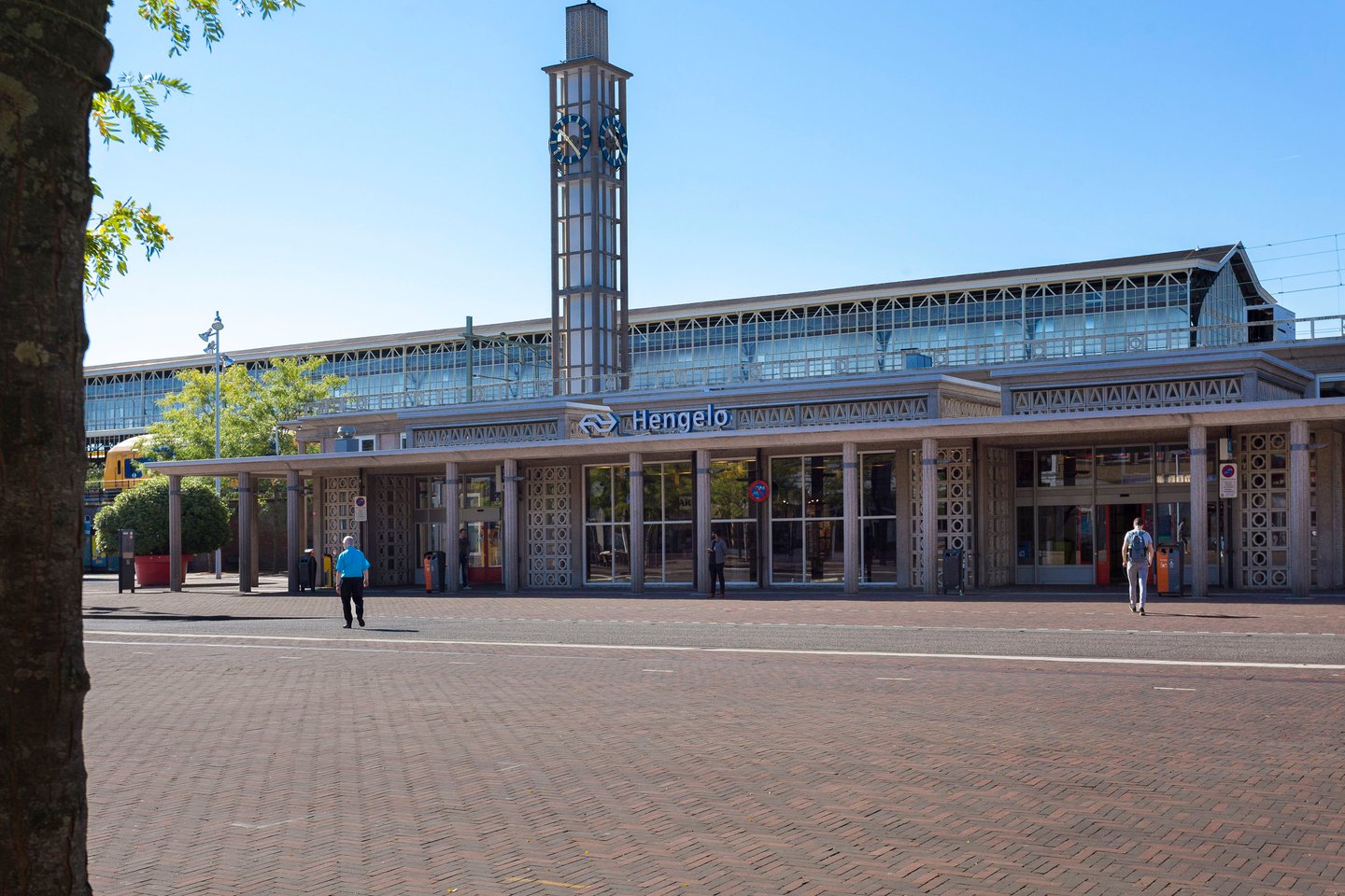 Bekijk foto 1 van Stationsplein 1