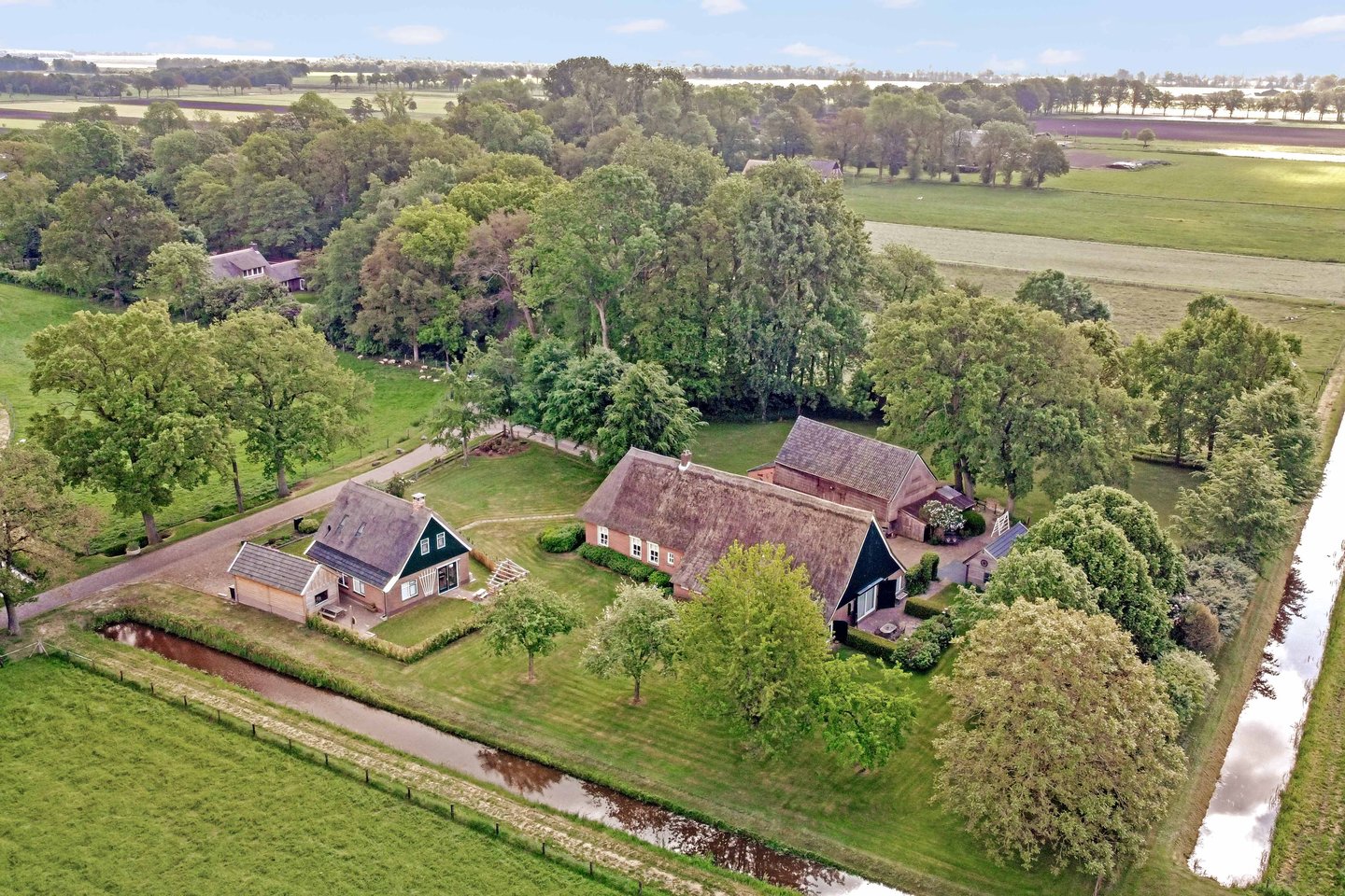 View photo 3 of Middendorp 21