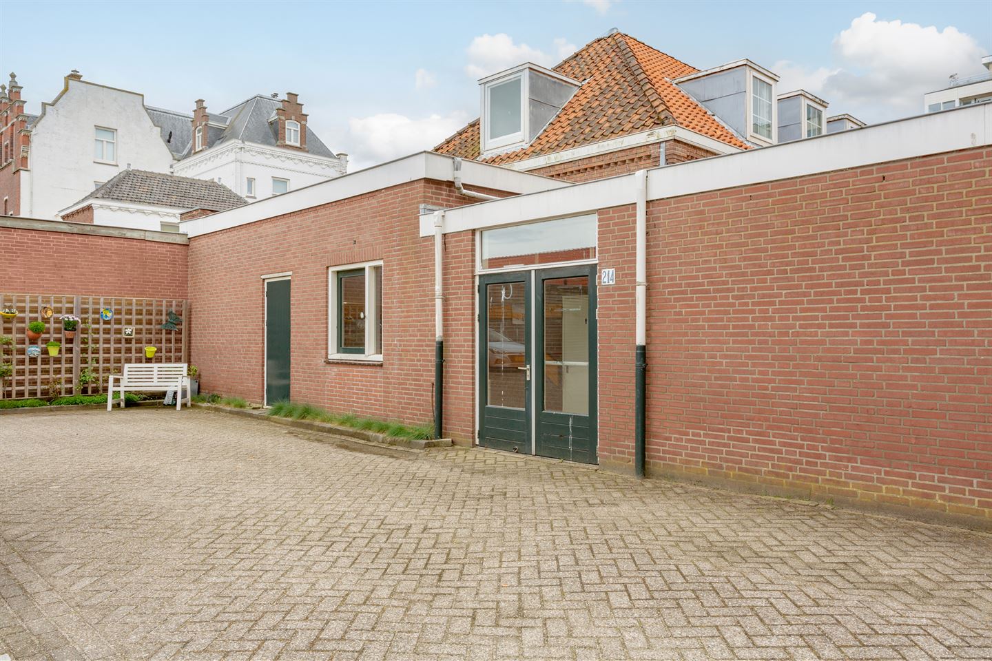 View photo 1 of Hoge Prins Willemstraat 214