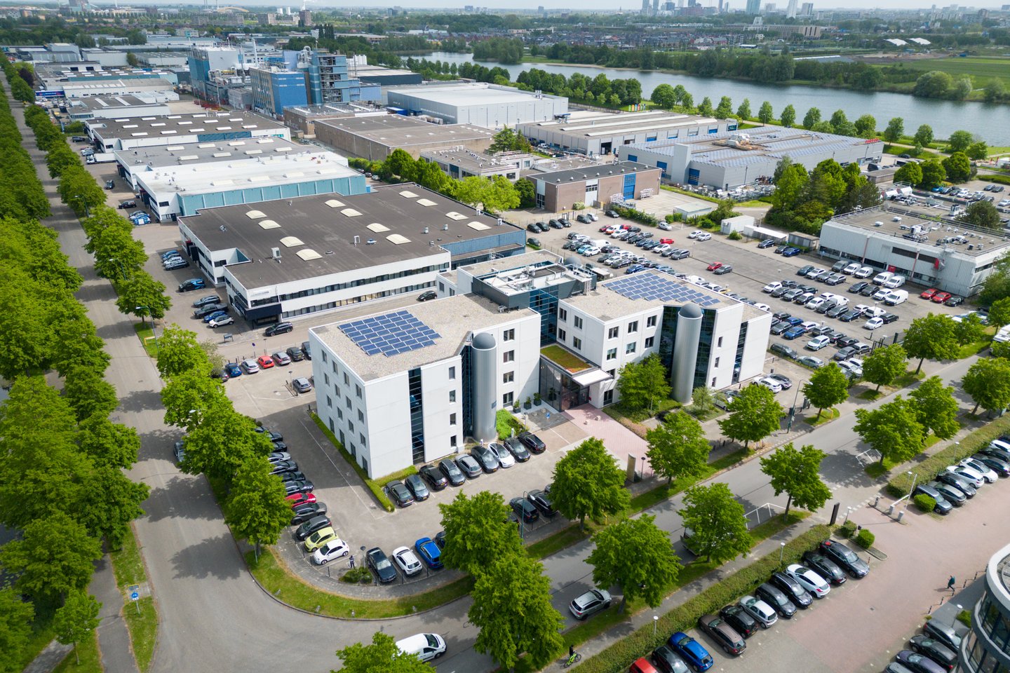 Bekijk foto 2 van Rijnzathe 7