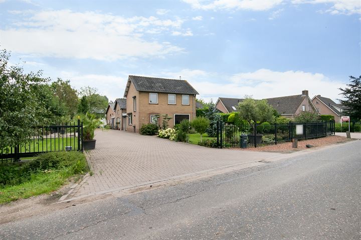 Laarstraat 27-27a, Velddriel