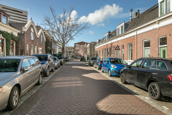 View photo 36 of Oostsingel 13