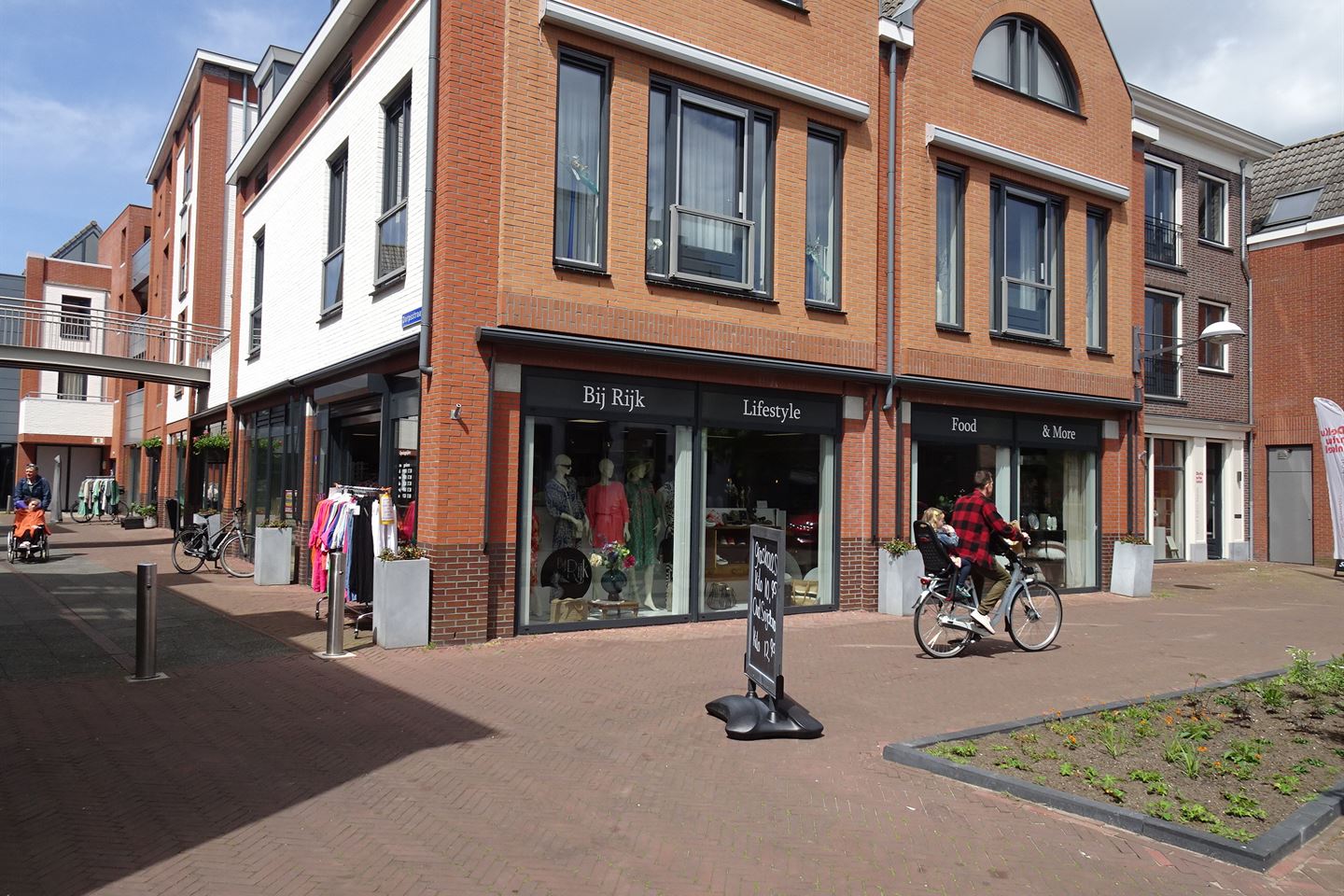 View photo 1 of Dorpsstraat 95