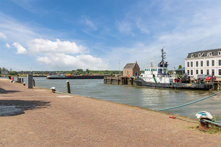 Bekijk foto 35 van Burg. De Jonghkade 20