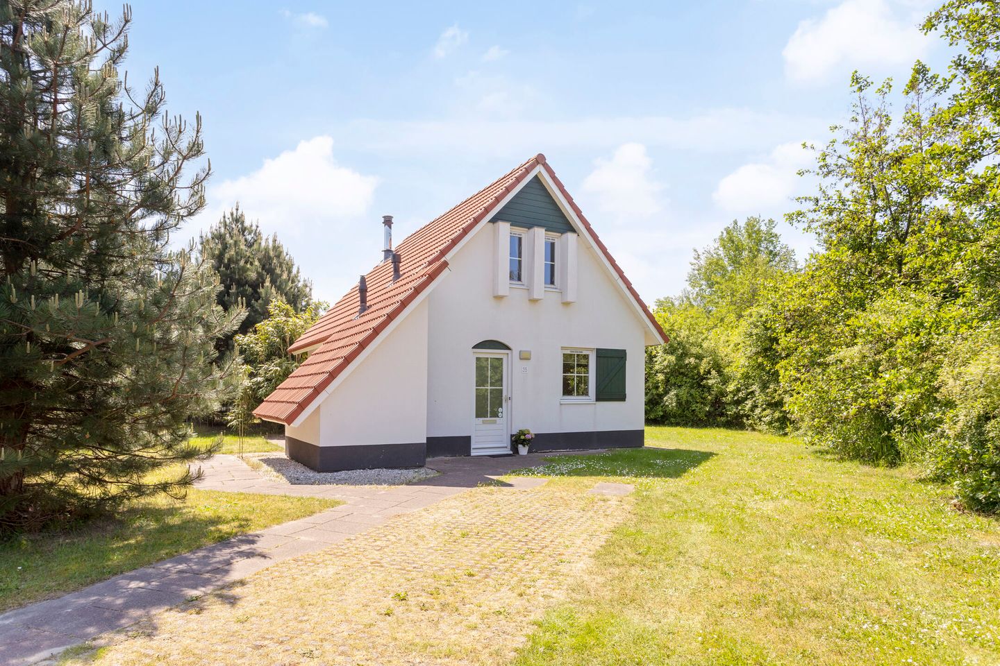 Photo 1 of De Rug 3-35