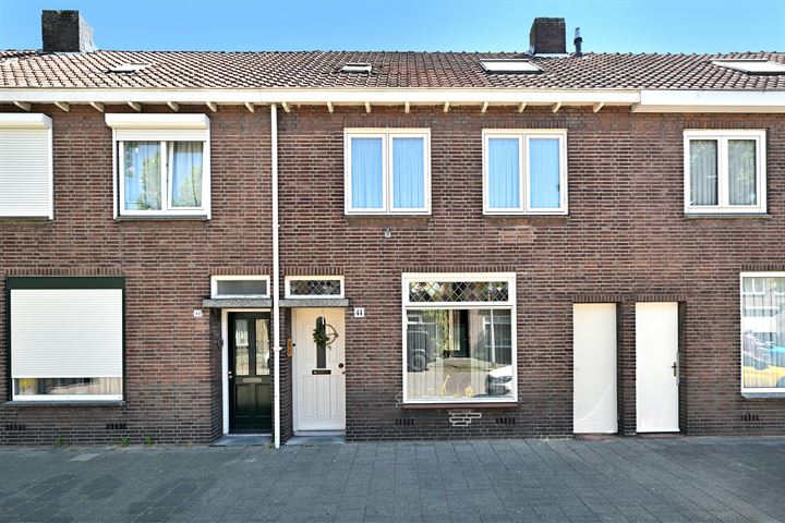 Bekijk foto 1 van Vredeman de Vriesstraat 44