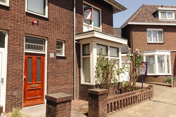 Bekijk foto 2 van Burg.Woltersstraat 3