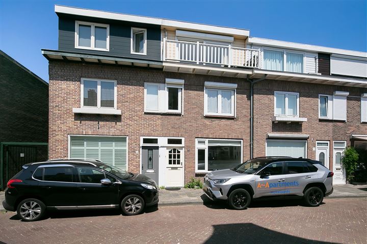 Bekijk foto 2 van IJsselstraat 7