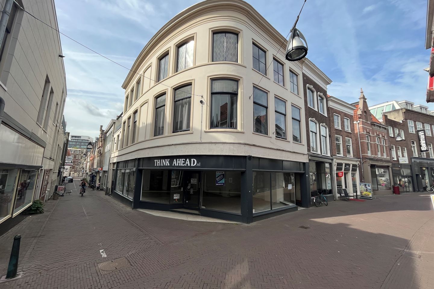 Bekijk foto 2 van Grote Spuistraat 1