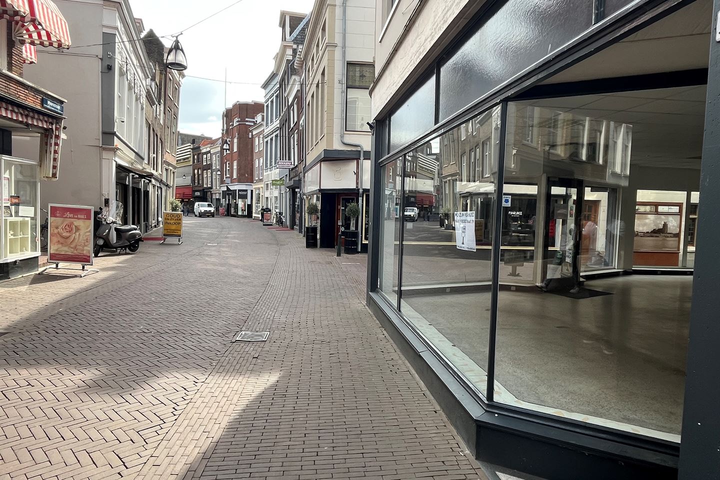 Bekijk foto 5 van Grote Spuistraat 1