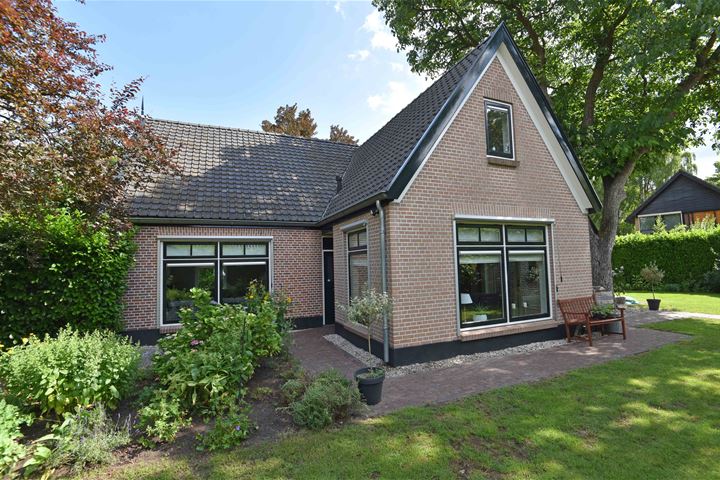 Bekijk foto 1 van Hoofdstraat 205