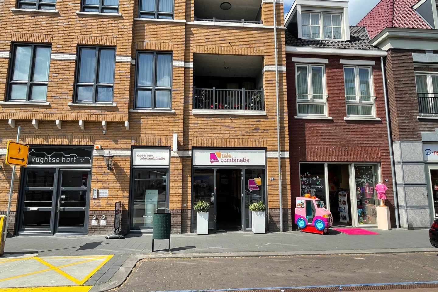 Bekijk foto 2 van Raadhuisstraat 3-D