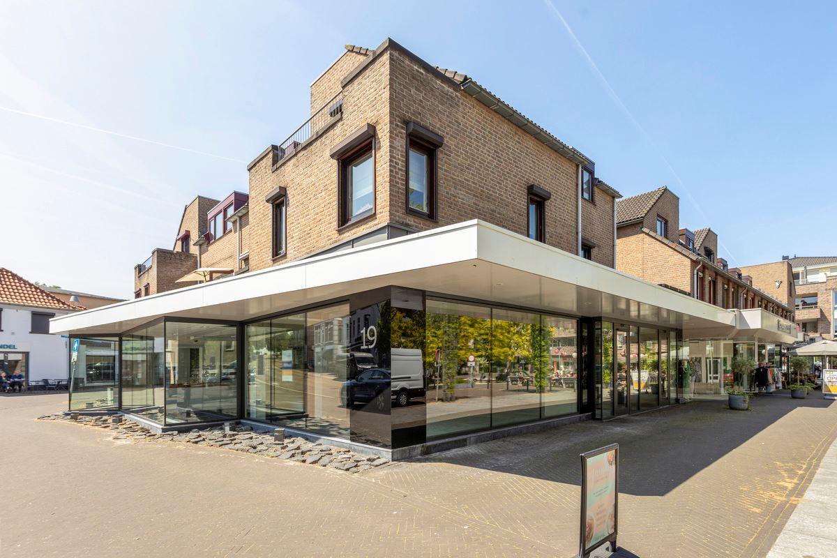 Bekijk foto 1 van Dorpsstraat 19