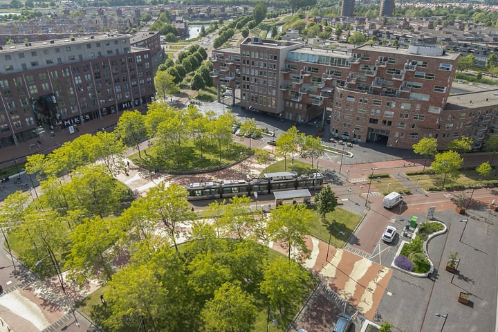 Bekijk foto 36 van Middeldijkerplein 300