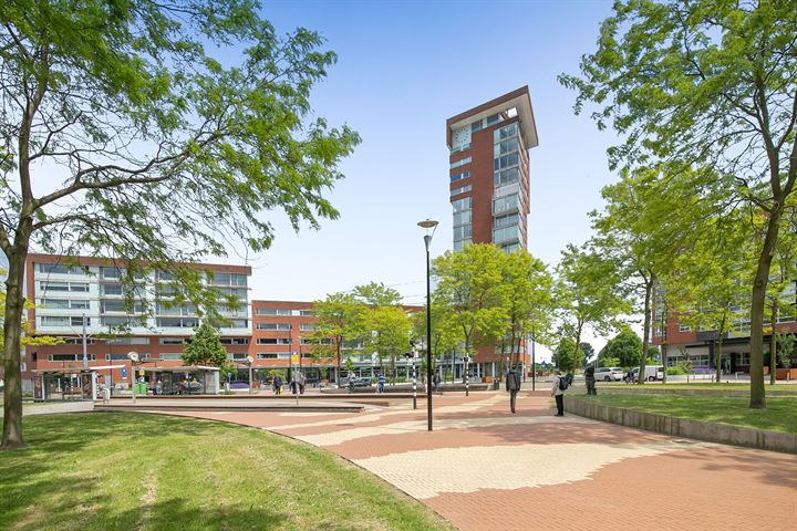 Bekijk foto 42 van Middeldijkerplein 300