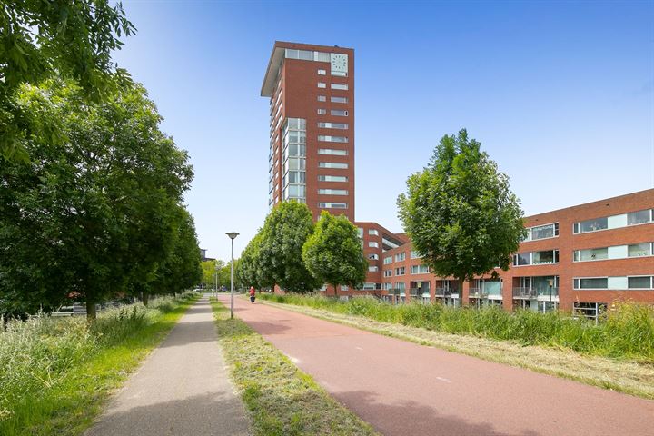 Bekijk foto 41 van Middeldijkerplein 300