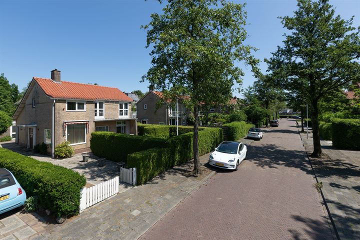 Bekijk foto 2 van Ooievaarslaan 14