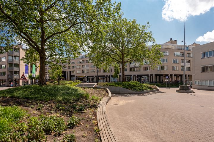 Bekijk foto 43 van Emmaplein 68