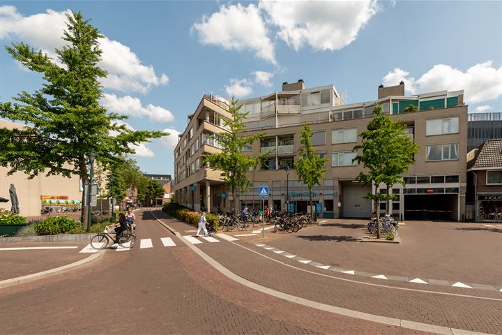 Bekijk foto 44 van Emmaplein 68