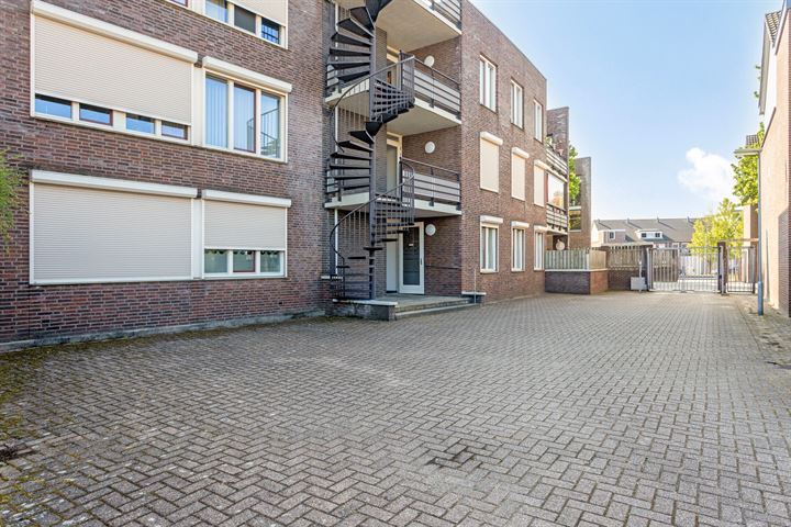 Bekijk foto 14 van Vijverhofstraat 24