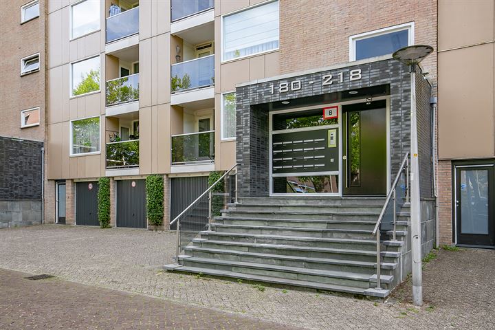 View photo 7 of Veenstraat 182