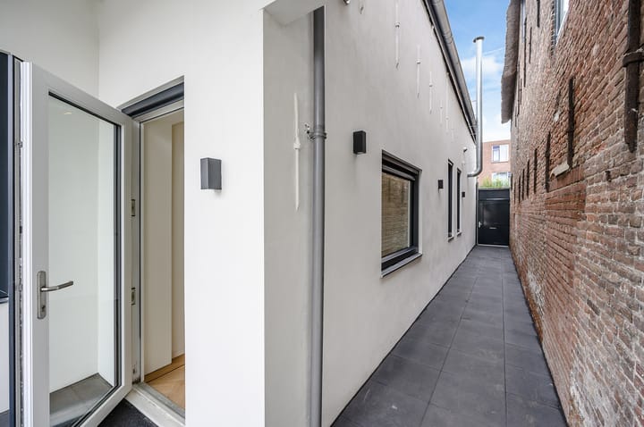 Photo 8 of Hooftstraat 103-A