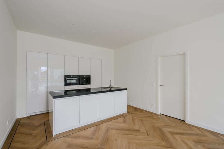 Photo 11 of Hooftstraat 103-A