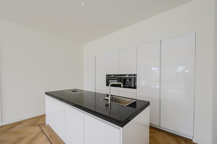 Photo 14 of Hooftstraat 103-A