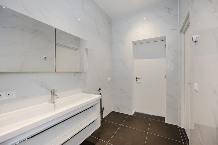 Photo 24 of Hooftstraat 103-A