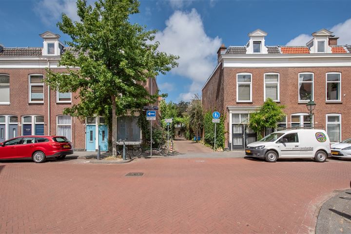 Bekijk foto 2 van Newtonstraat 257