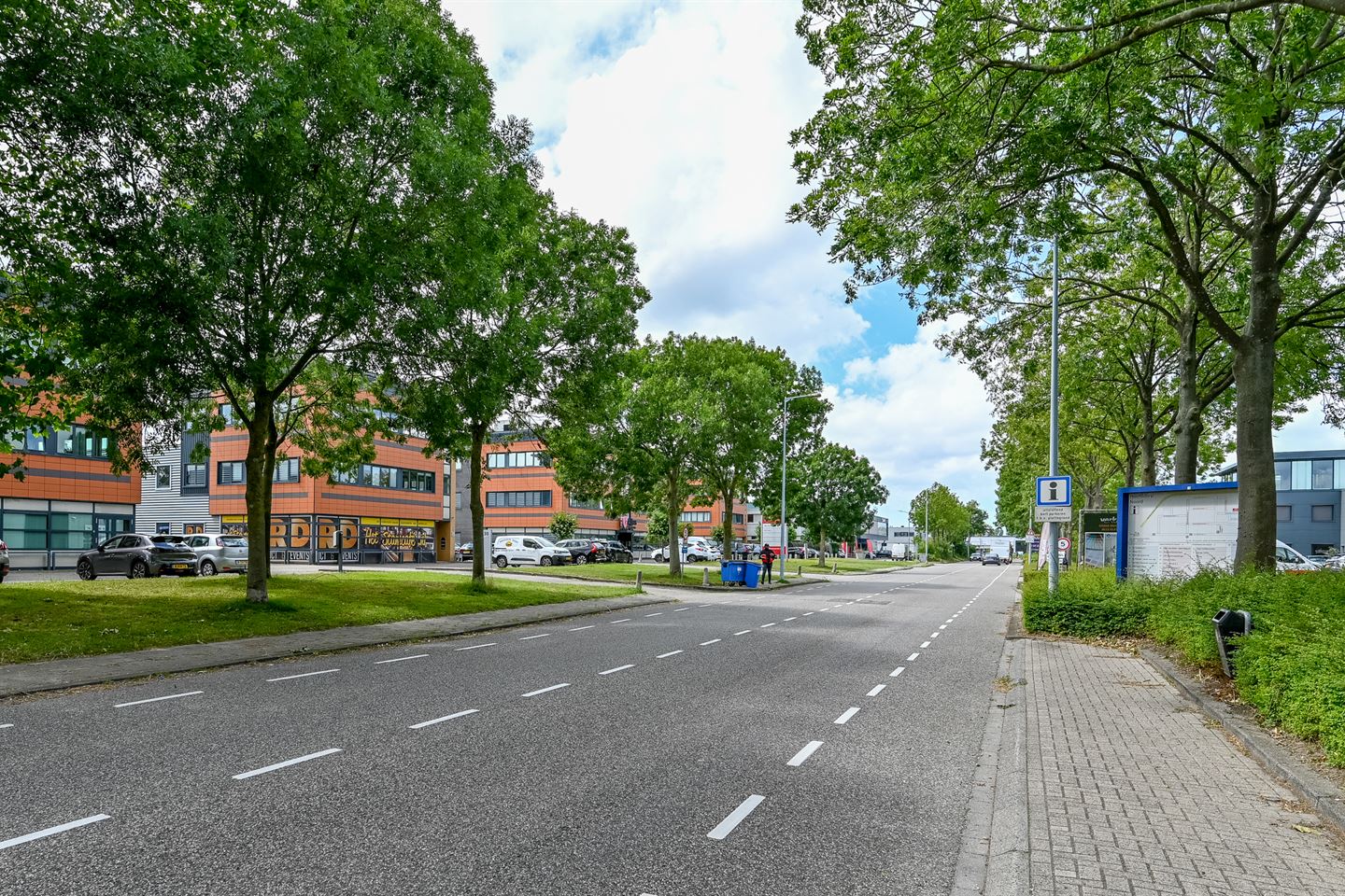 View photo 2 of Wijkermeerstraat 30